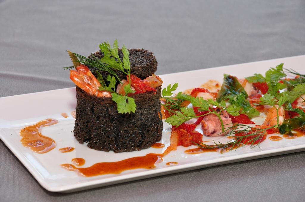 Logis L'Ermitage Hotel & Restaurant Saulges 외부 사진
