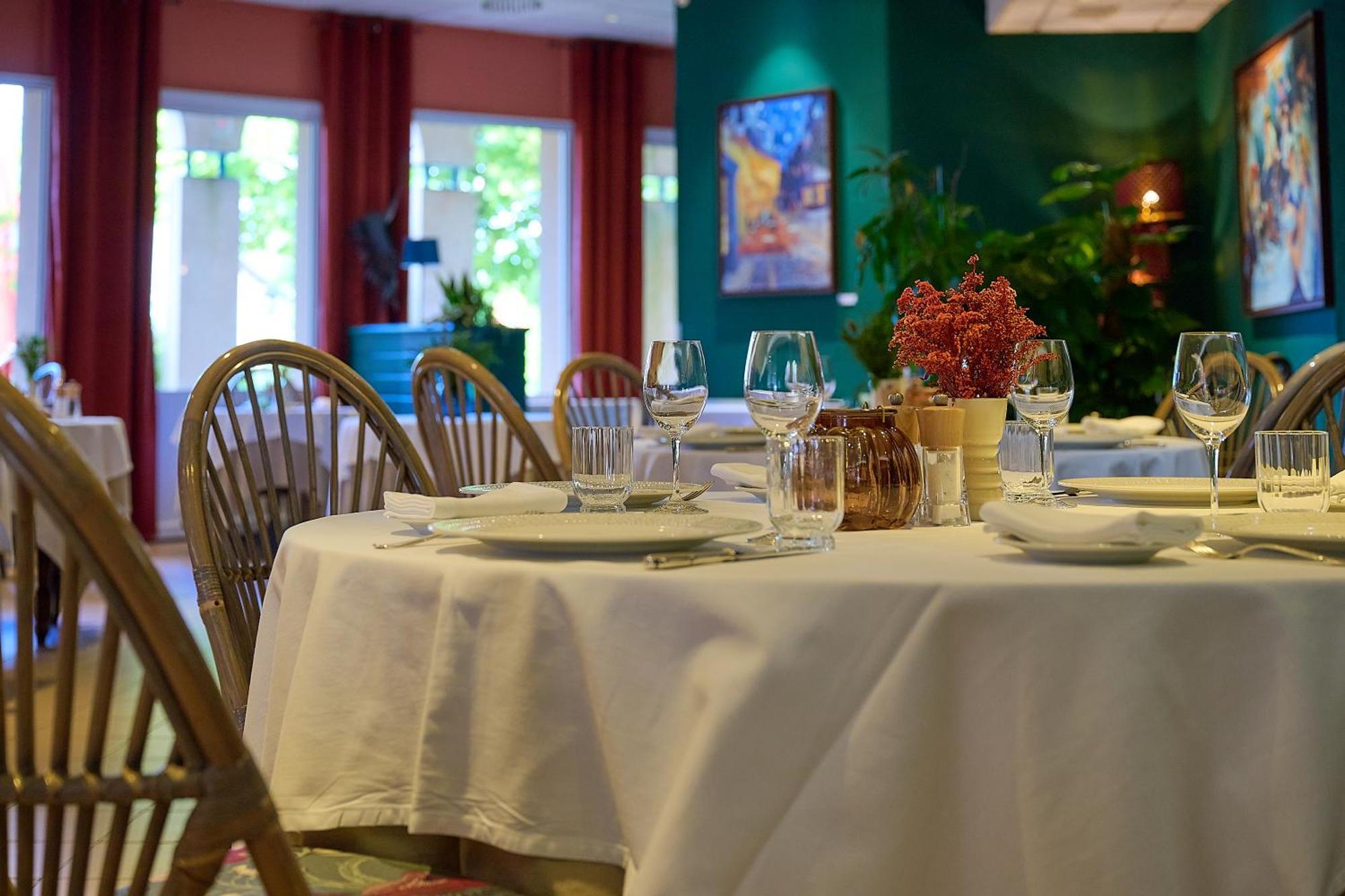 Logis L'Ermitage Hotel & Restaurant Saulges 외부 사진