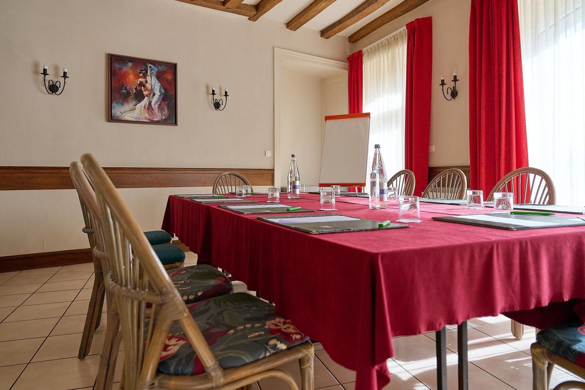Logis L'Ermitage Hotel & Restaurant Saulges 외부 사진