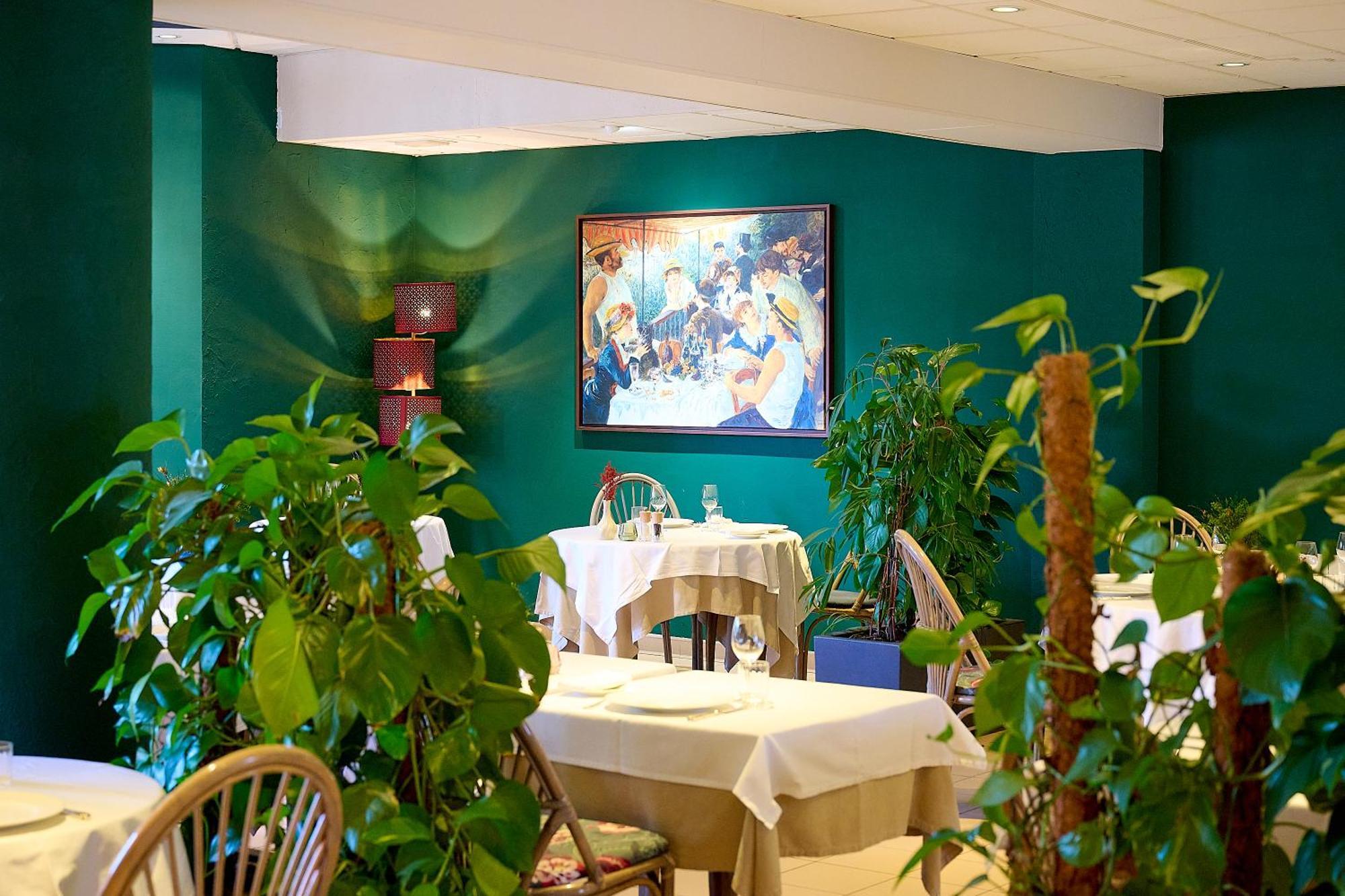 Logis L'Ermitage Hotel & Restaurant Saulges 외부 사진