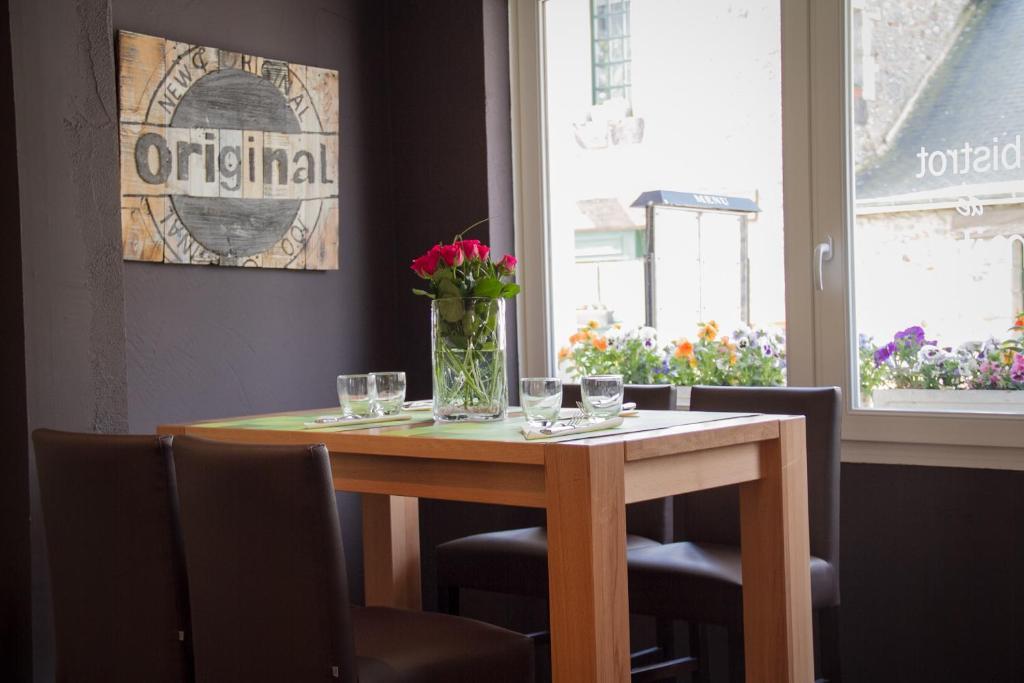 Logis L'Ermitage Hotel & Restaurant Saulges 외부 사진