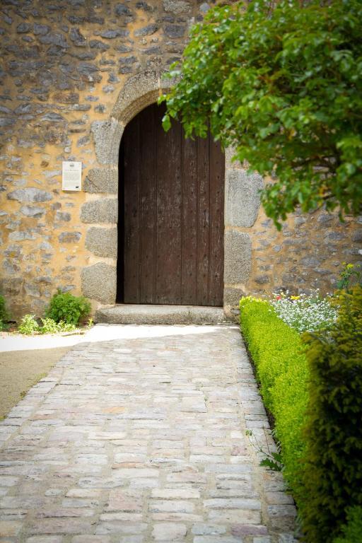 Logis L'Ermitage Hotel & Restaurant Saulges 외부 사진