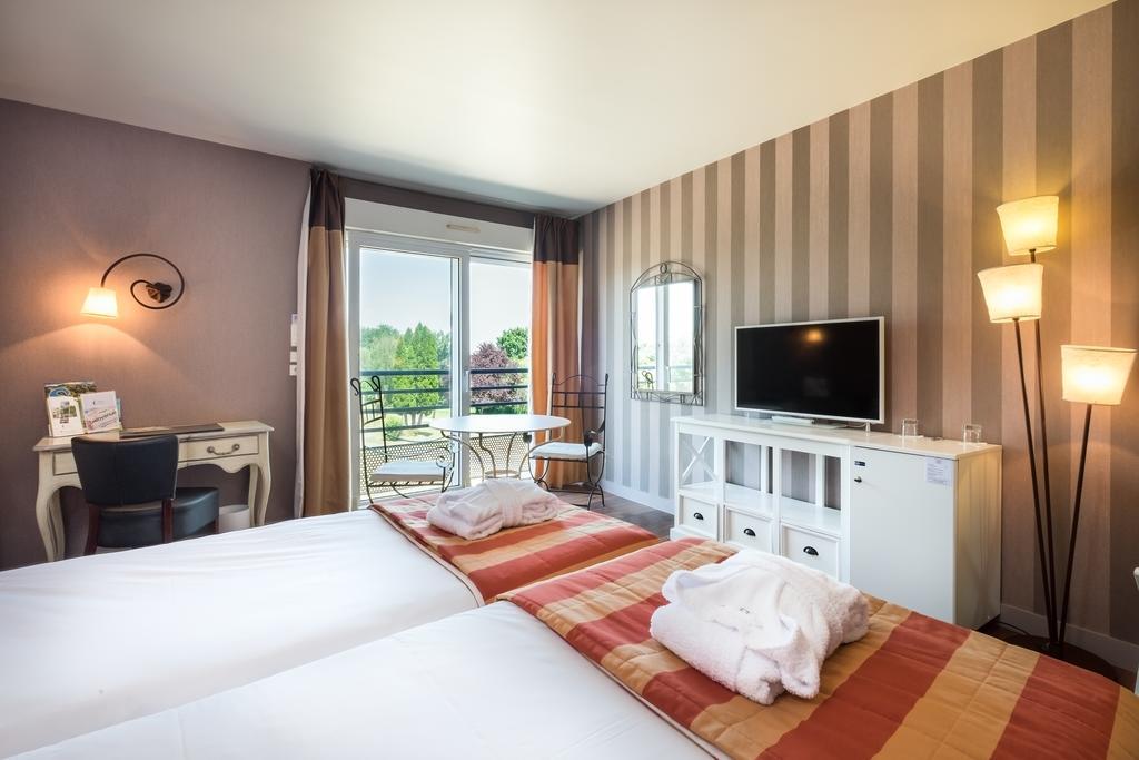 Logis L'Ermitage Hotel & Restaurant Saulges 외부 사진