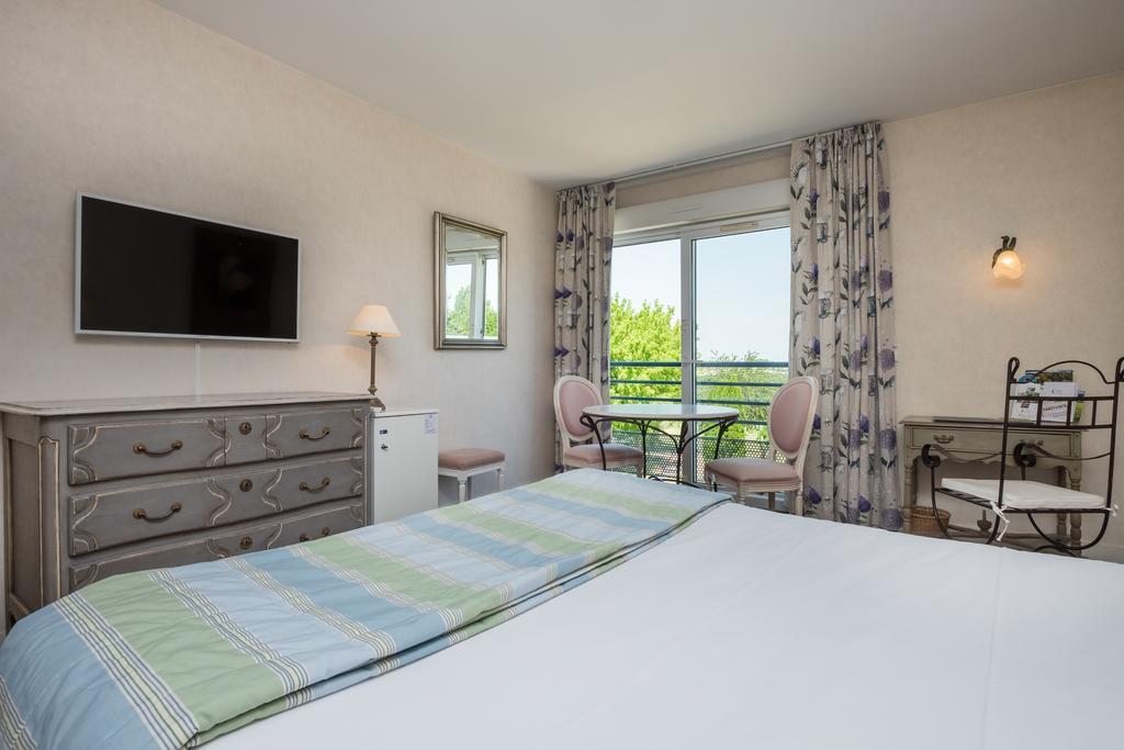 Logis L'Ermitage Hotel & Restaurant Saulges 외부 사진