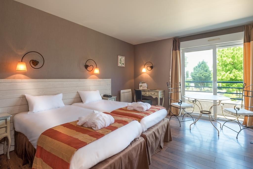 Logis L'Ermitage Hotel & Restaurant Saulges 외부 사진