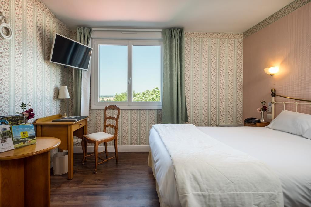 Logis L'Ermitage Hotel & Restaurant Saulges 외부 사진