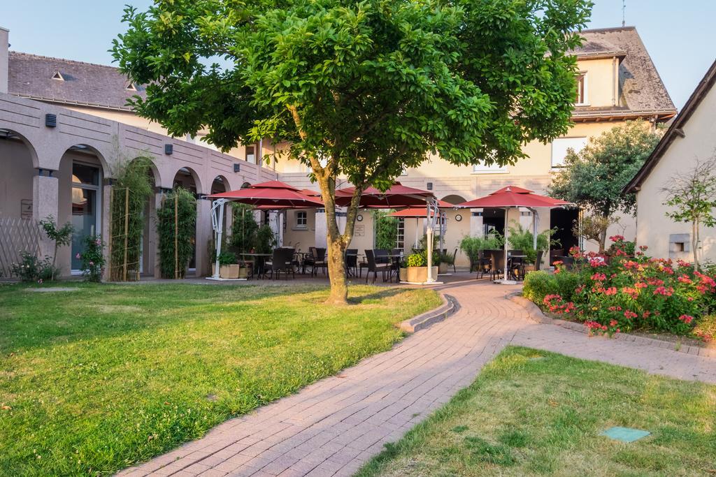 Logis L'Ermitage Hotel & Restaurant Saulges 외부 사진