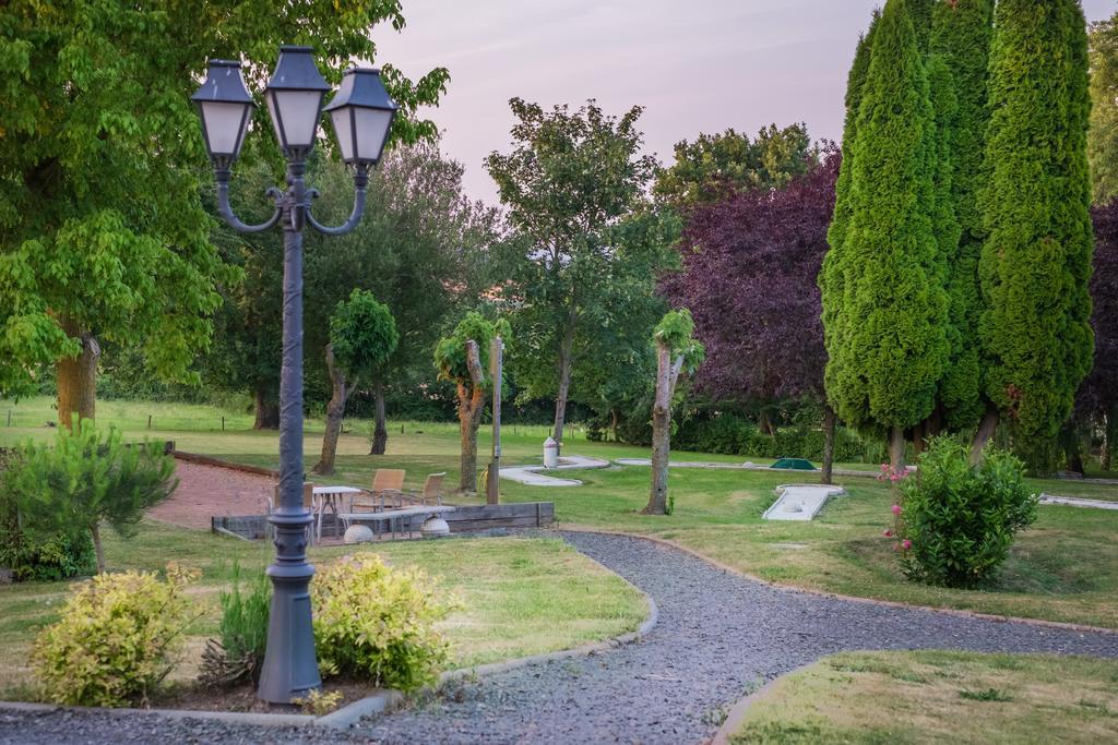 Logis L'Ermitage Hotel & Restaurant Saulges 외부 사진