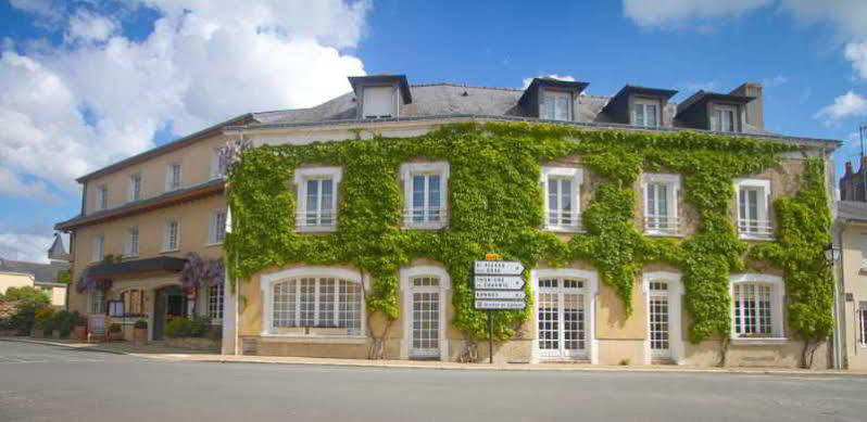 Logis L'Ermitage Hotel & Restaurant Saulges 외부 사진