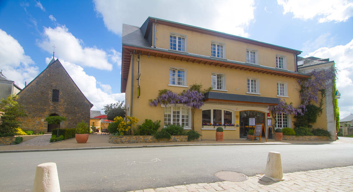 Logis L'Ermitage Hotel & Restaurant Saulges 외부 사진