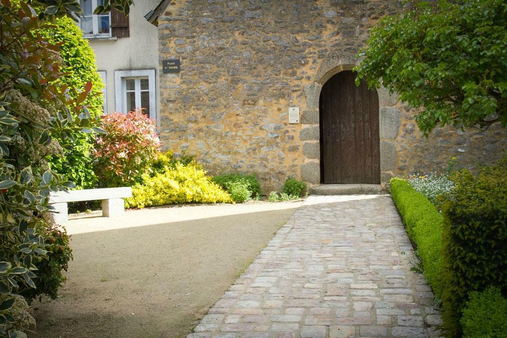 Logis L'Ermitage Hotel & Restaurant Saulges 외부 사진